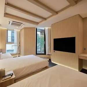 Hotel Uh Square